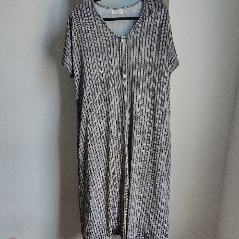 Chic Striped V-Neck Dress with Button Detail